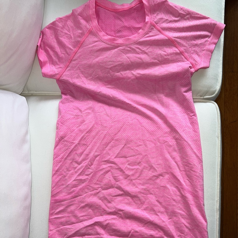 Lululemon short sleeve swift tech size 6 pow pink SUPER RARE COLOR